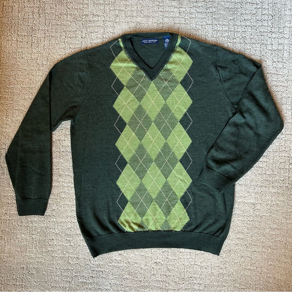 Italian Merino Wool V-Neck Sweater by John Ashford. Green Argyle. M